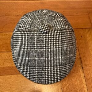 News boy / flat cap.